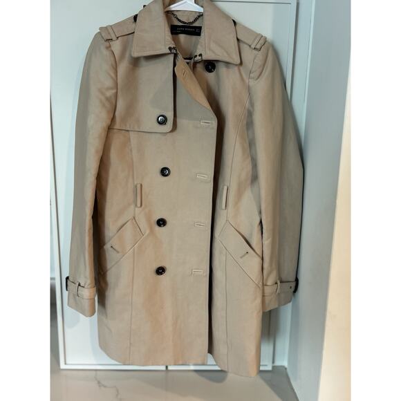 Zara Womens Khaki Trench Coat w/Land‎ Rover and Jaguar sponsorship logos. M RARE